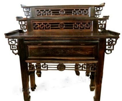 Bàn thờ tam cấp