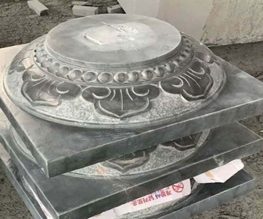 Chân tảng đá nhà thờ họ là gì?
