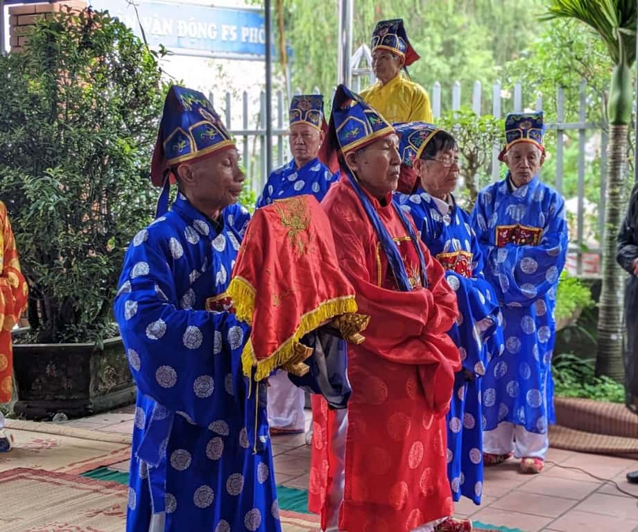 nghi-thuc-ruoc-bai-vi-ve-nha-tho-ho