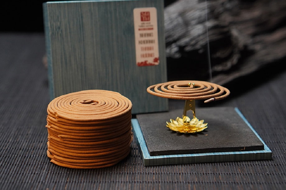 Có nên thắp hương vòng trong nhà? Giải đáp đầy đủ và hướng dẫn sử dụng an toàn co-nen-thap-huong-vong-trong-nha-2