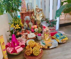 co-nen-dat-ban-tho-than-tai-gan-cua-ra-vao