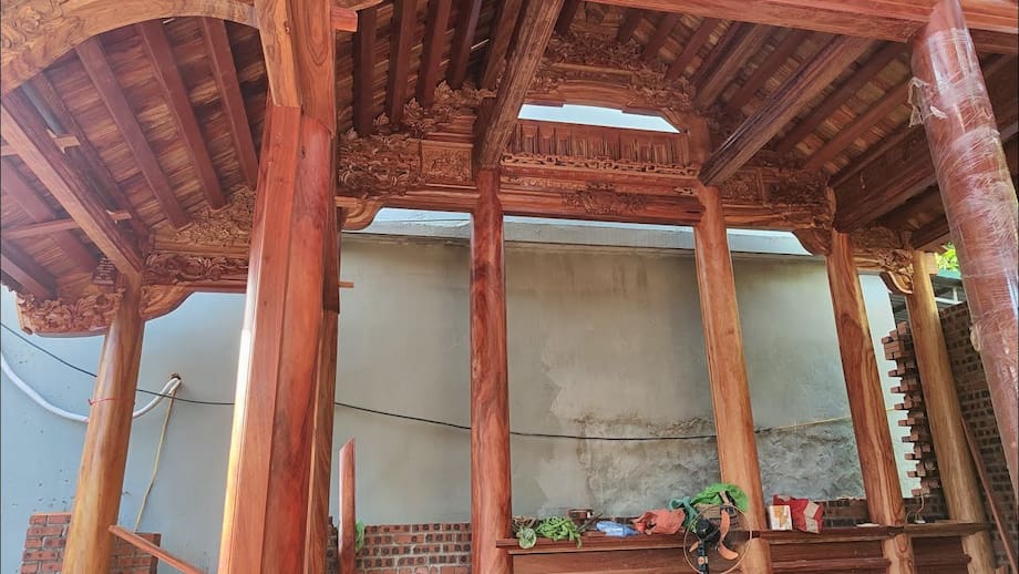 sam-trong-nha-go-co-truyen-3