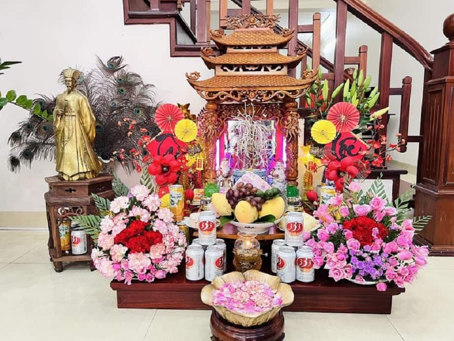 xem-huong-dat-ban-tho-than-tai-theo-tuoi-2