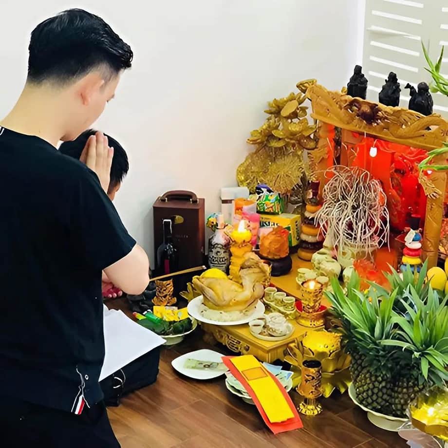 xem-huong-dat-ban-tho-than-tai-theo-tuoi-3